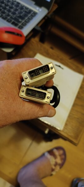 Cabluri DVI-D tata-tata 1,8m si VGA-VGA tata- tata 1,8 noi nefolosite deloc