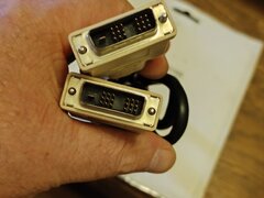 Cabluri DVI-D tata-tata 1,8m si VGA-VGA tata- tata 1,8 noi nefolosite deloc